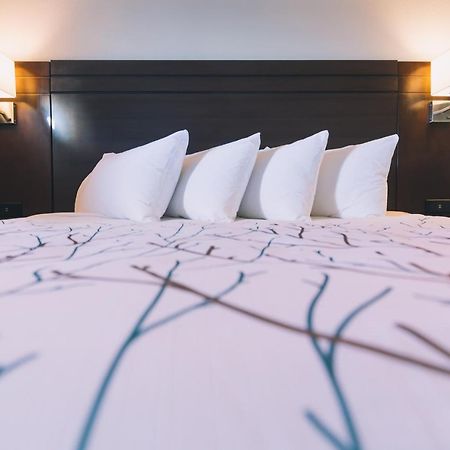 Service Plus Inns And Suites Grande Prairie Bagian luar foto