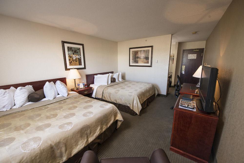 Service Plus Inns And Suites Grande Prairie Bagian luar foto