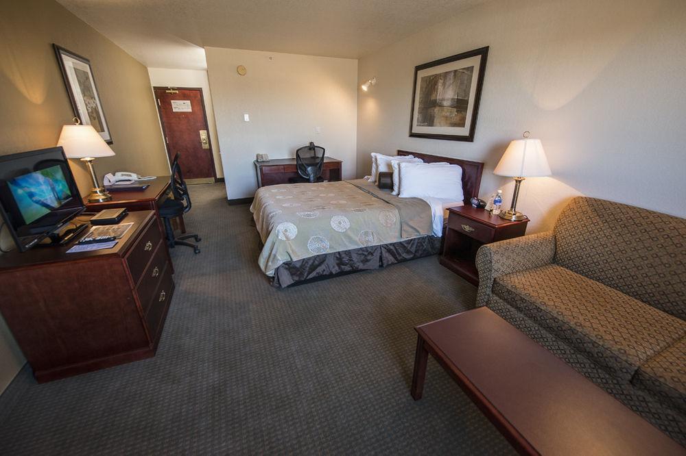 Service Plus Inns And Suites Grande Prairie Bagian luar foto