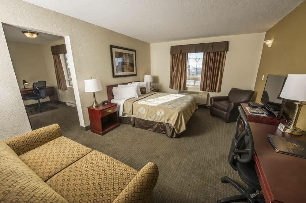 Service Plus Inns And Suites Grande Prairie Bagian luar foto