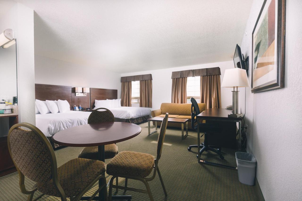Service Plus Inns And Suites Grande Prairie Bagian luar foto