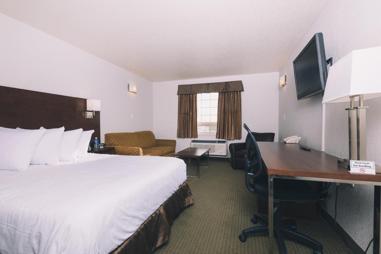 Service Plus Inns And Suites Grande Prairie Bagian luar foto