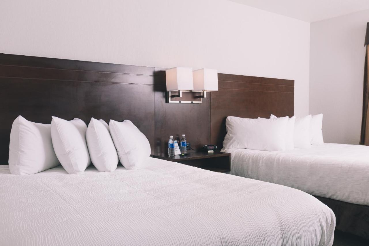 Service Plus Inns And Suites Grande Prairie Bagian luar foto