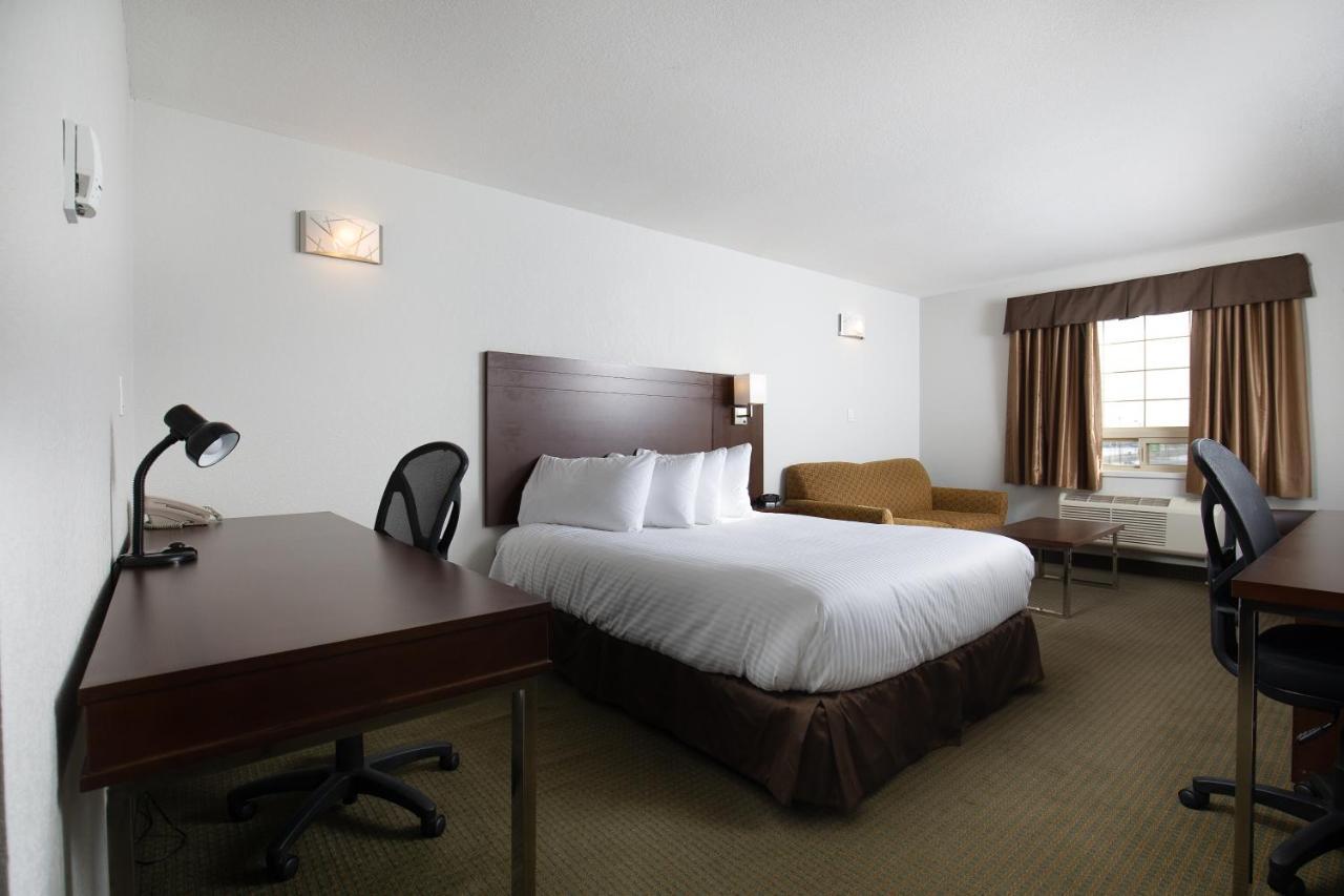 Service Plus Inns And Suites Grande Prairie Bagian luar foto