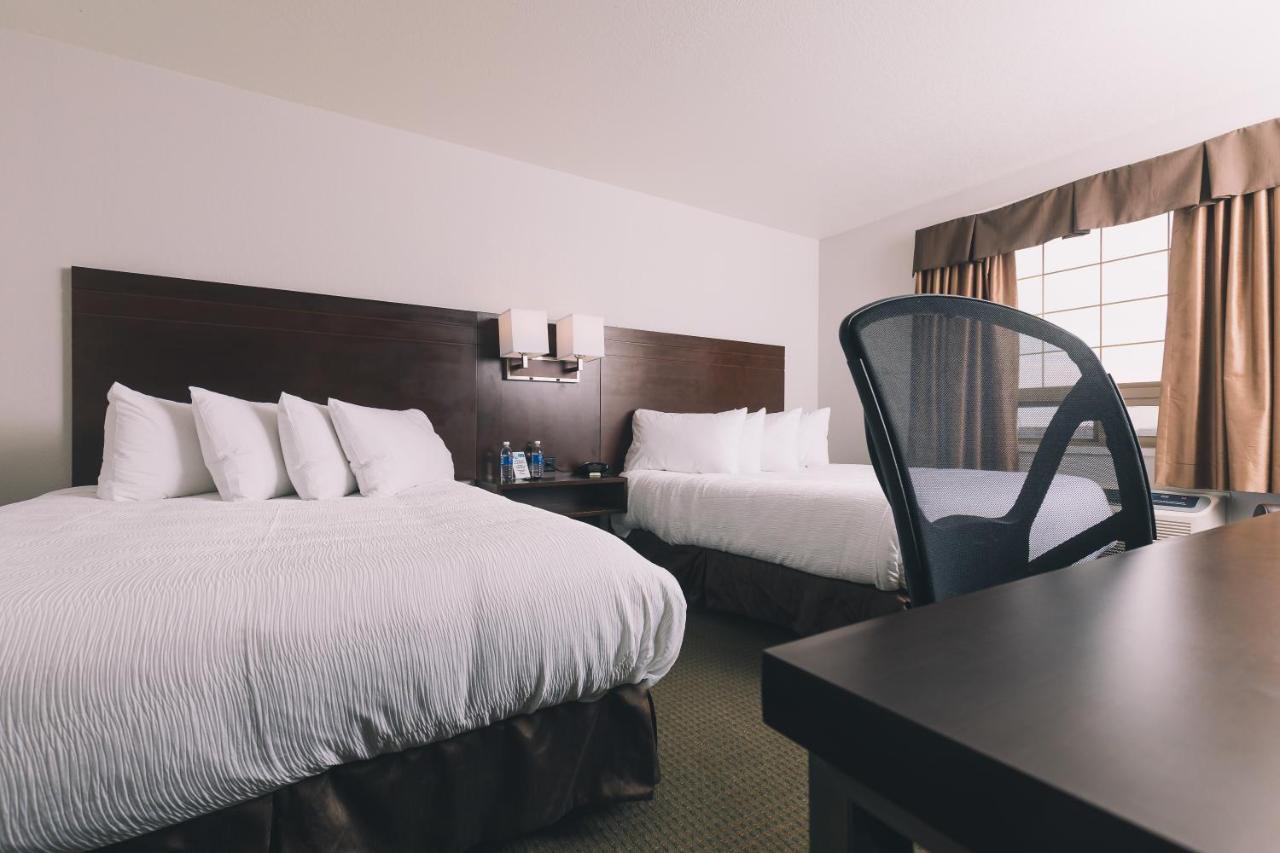 Service Plus Inns And Suites Grande Prairie Bagian luar foto