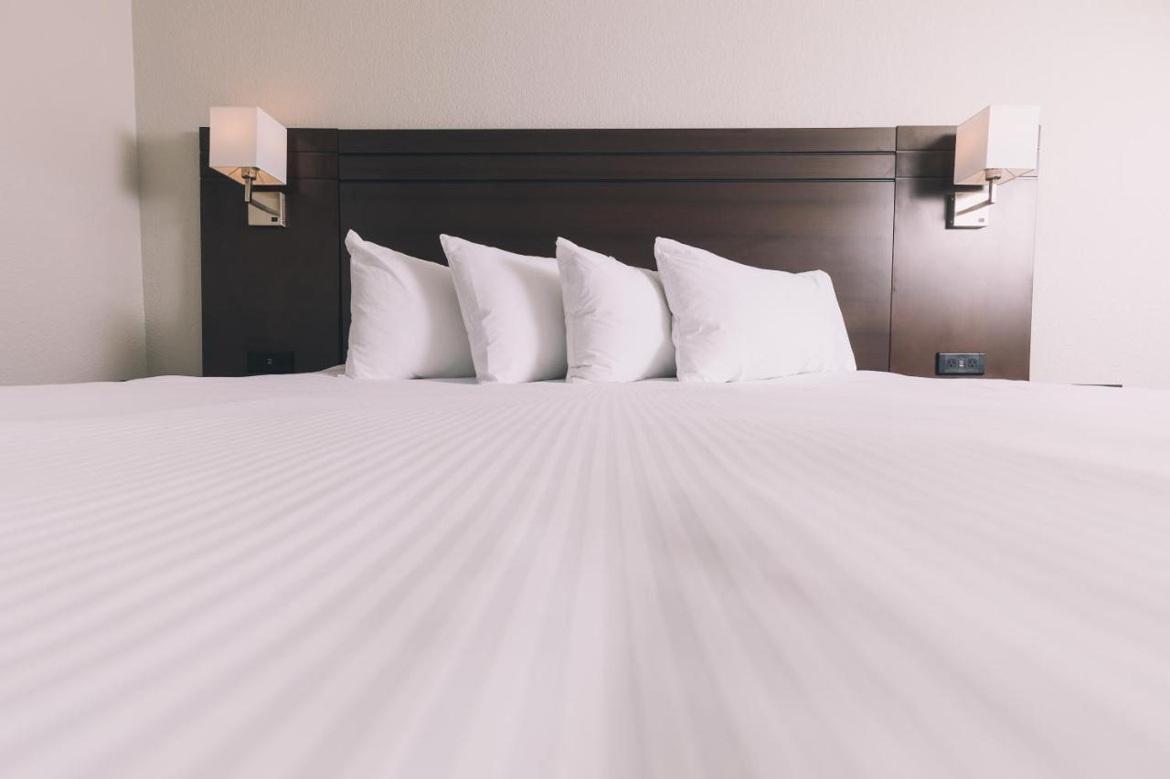 Service Plus Inns And Suites Grande Prairie Bagian luar foto