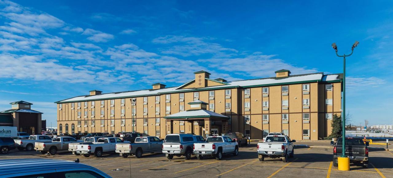 Service Plus Inns And Suites Grande Prairie Bagian luar foto