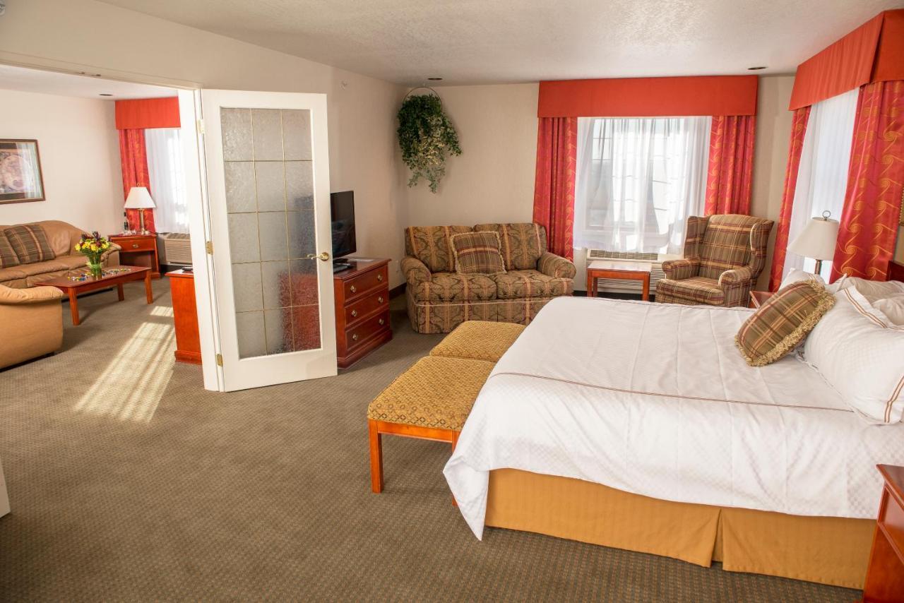 Service Plus Inns And Suites Grande Prairie Bagian luar foto