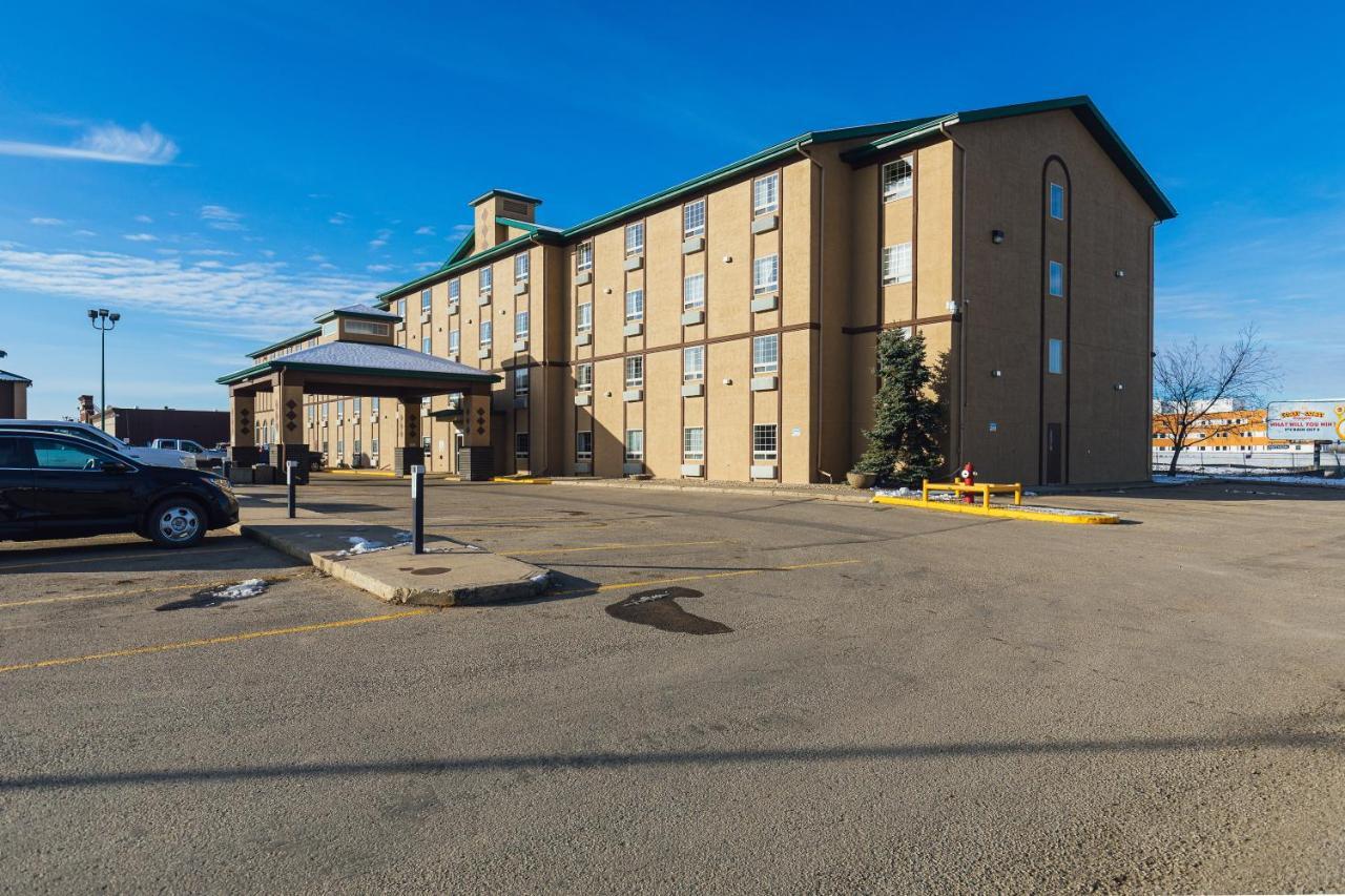 Service Plus Inns And Suites Grande Prairie Bagian luar foto