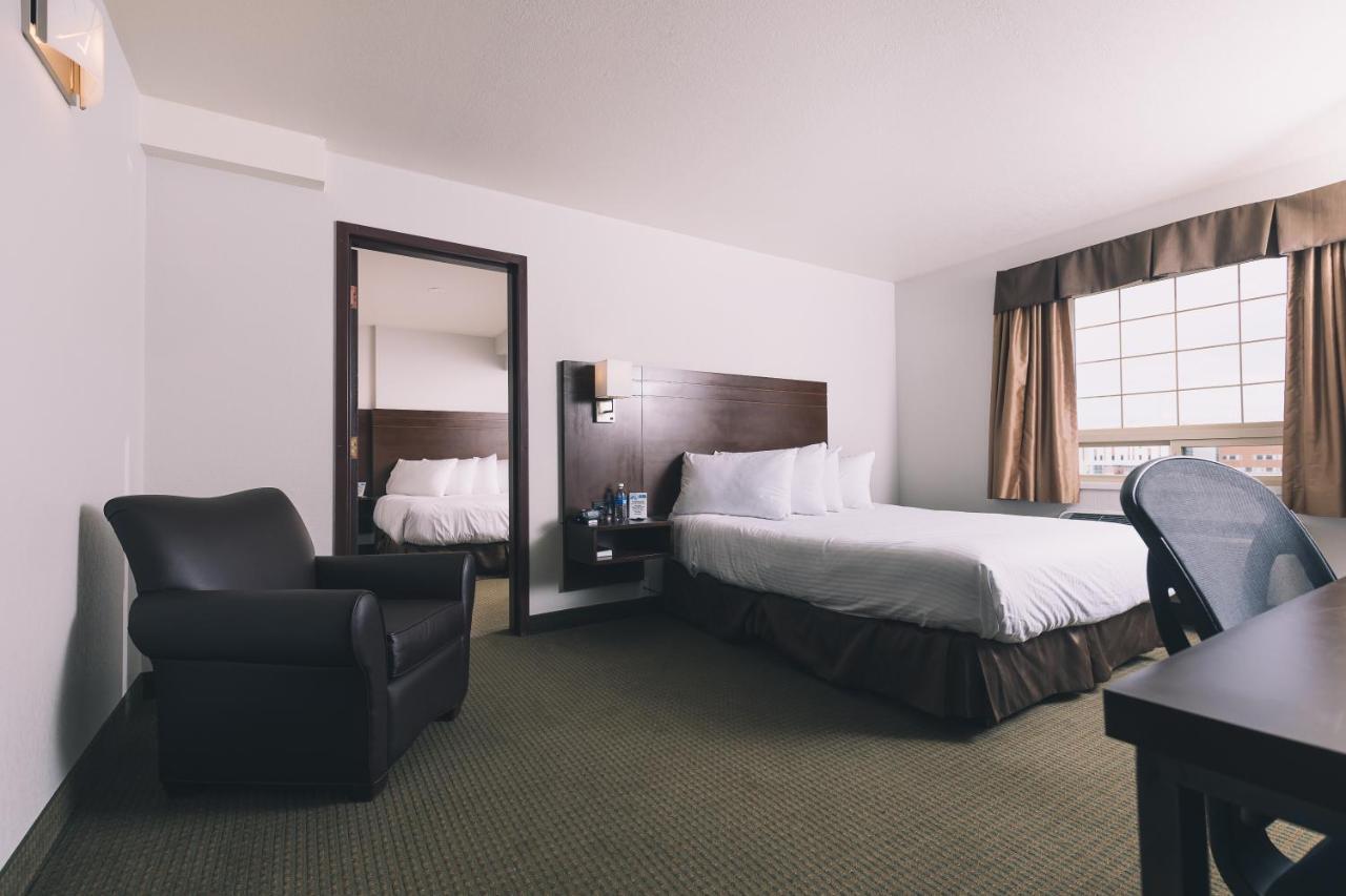 Service Plus Inns And Suites Grande Prairie Bagian luar foto