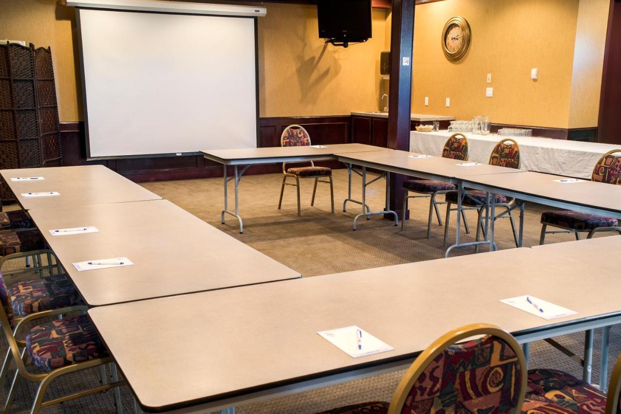 Service Plus Inns And Suites Grande Prairie Bagian luar foto